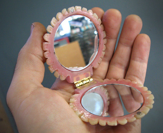 dentures-inspired-makeup-compact-mirror-503